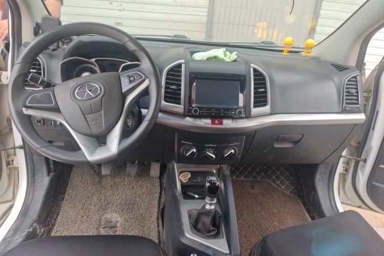 Used JAC Group Refine S3 2014 1.5L Manual Luxury Model Center Console
