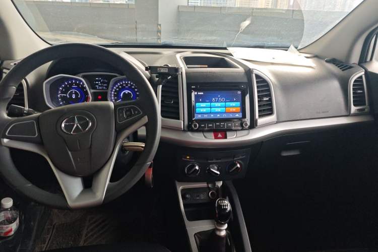 Used JAC Group Refine S3 2014 1.5L Manual Luxury Model Center Console
