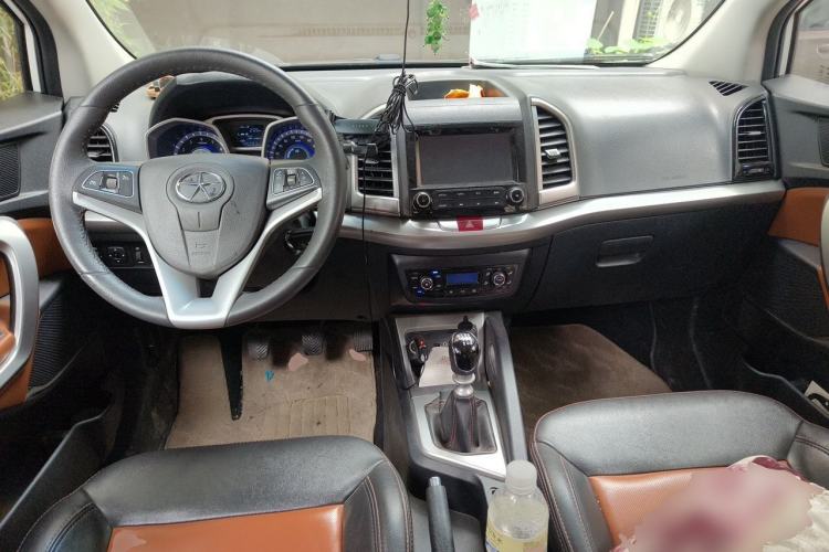 Used JAC Group Refine S3 2014 1.5L Manual Luxury Smart Model Center Console
