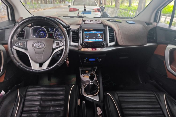 Used JAC Group Refine S3 2014 1.5L Manual Luxury Smart Model Center Console