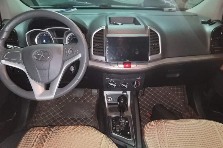 Used JAC Group Refine S3 2014 1.5L CVT Luxury Version Center Console