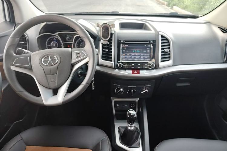 Used JAC Group Refine S3 2014 1.5L Manual Luxury Model Center Console