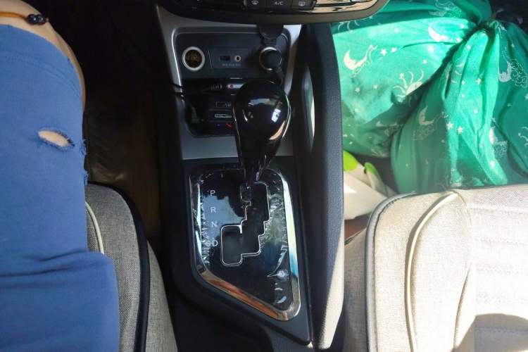 Used JAC Group Refine S3 2014 1.5L CVT Luxury Smart Model Gear Lever
