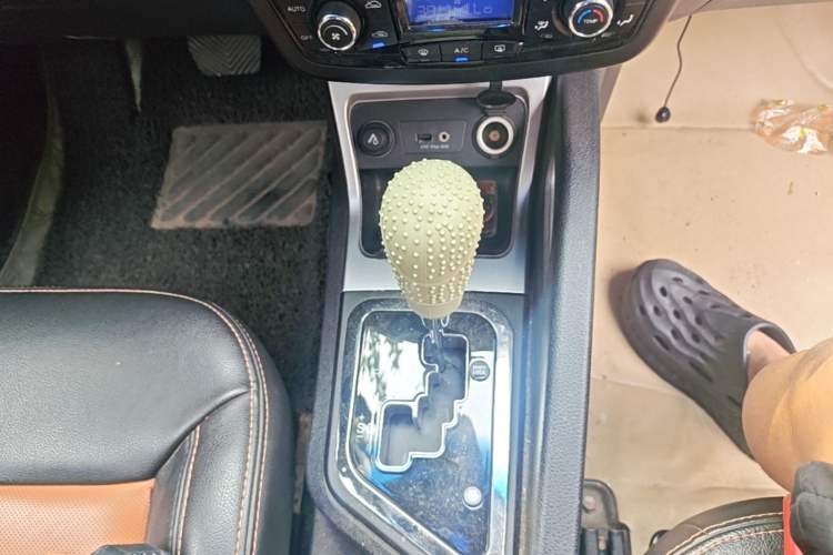 Used JAC Group Refine S3 2014 1.5L CVT Luxury Smart Model Gear Lever