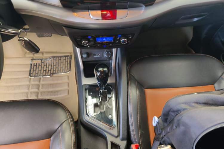 Used JAC Group Refine S3 2014 1.5L CVT Luxury Smart Model Gear Lever