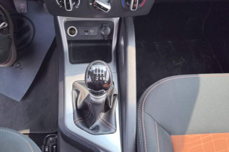 Used JAC Group Refine S3 2014 1.5L Manual Luxury Model Gear Lever