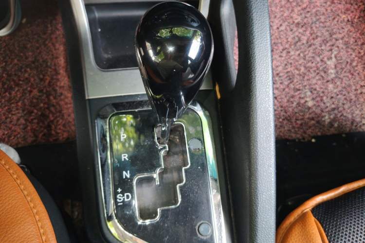 Used JAC Group Refine S3 2014 1.5L CVT Luxury Smart Model Gear Lever