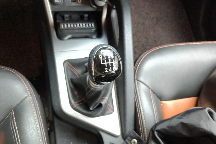 Used JAC Group Refine S3 2014 1.5L Manual Luxury Smart Model Gear Lever
