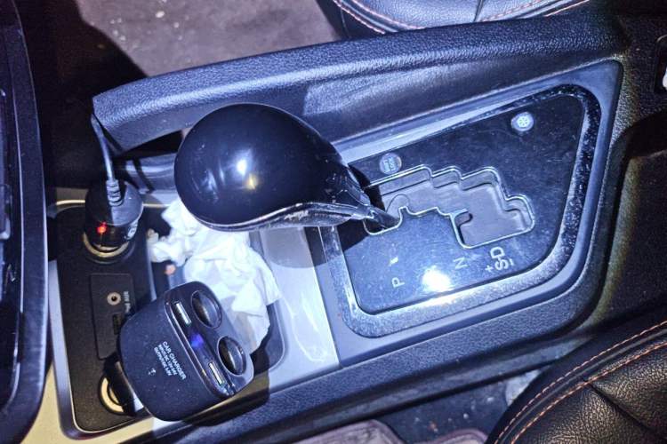 Used JAC Group Refine S3 2014 1.5L CVT Luxury Smart Model Gear Lever