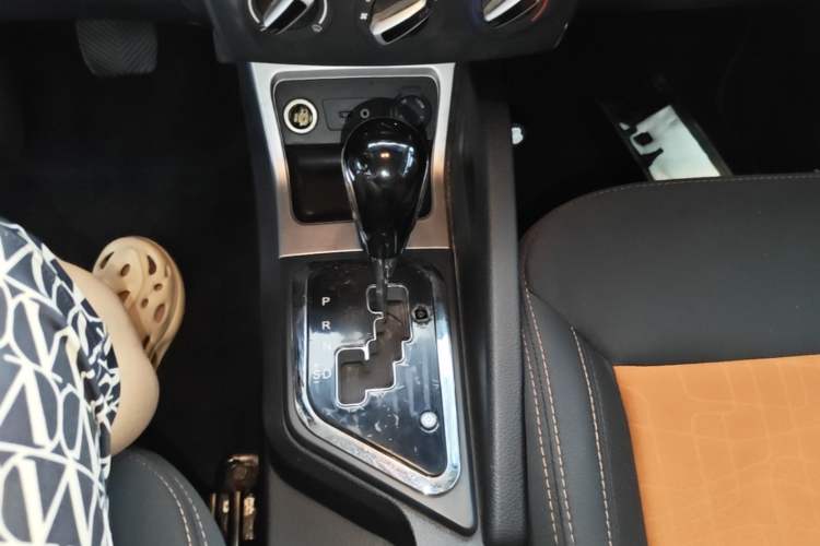 Used JAC Group Refine S3 2014 1.5L CVT Luxury Version Gear Lever