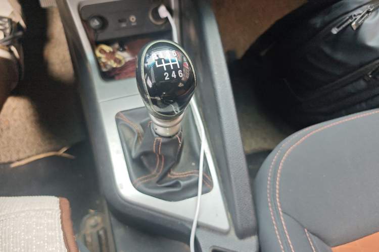 Used JAC Group Refine S3 2014 1.5L Manual Luxury Model Gear Lever