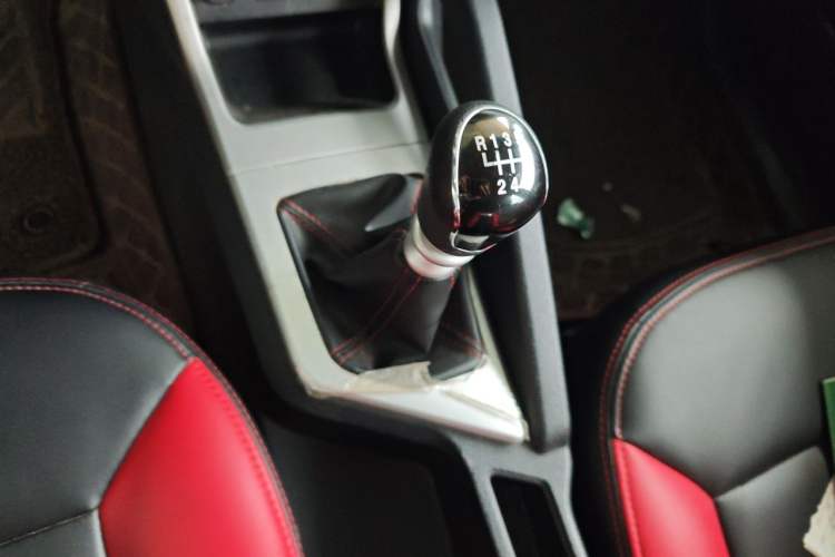 Used JAC Group Refine S3 2014 1.5L Manual Luxury Model Gear Lever