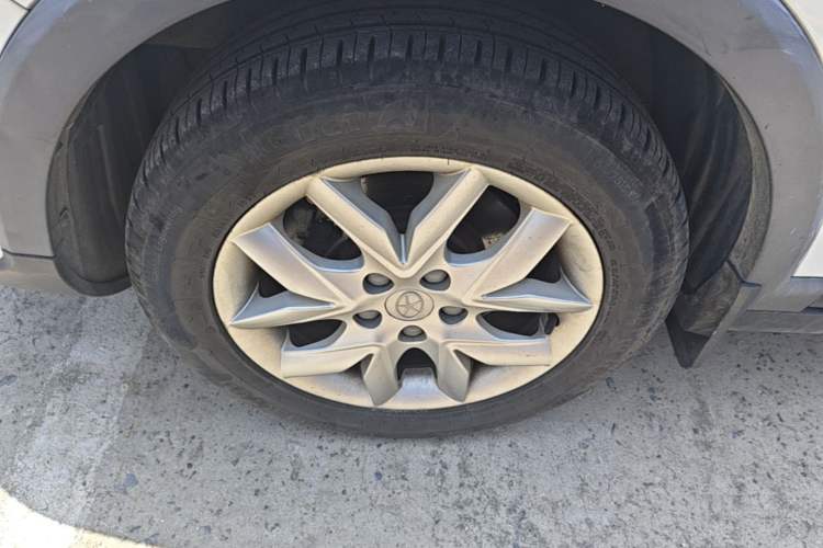 Used JAC Group Refine S3 2014 1.5L Manual Luxury Smart Model Left Front Wheel Hub