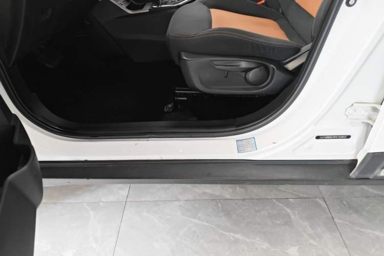 Used JAC Group Refine S3 2014 1.5L CVT Luxury Version Left Side Sill