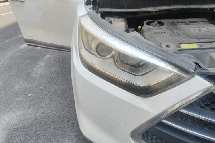 Used JAC Group Refine S3 2014 1.5L Manual Luxury Smart Model Right Front Headlight