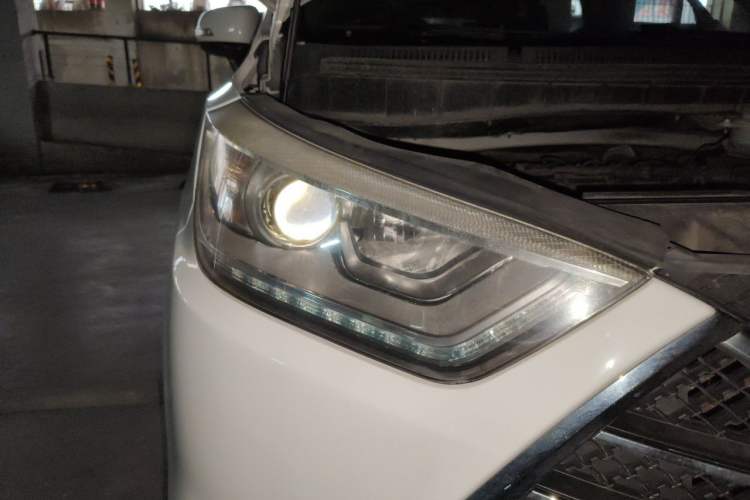 Used JAC Group Refine S3 2014 1.5L Manual Luxury Smart Model Right Front Headlight