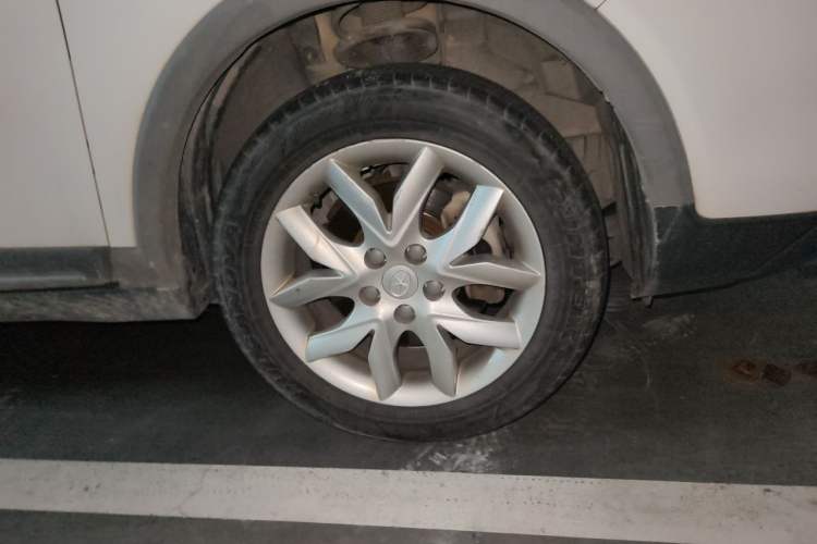 Used JAC Group Refine S3 2014 1.5L Manual Luxury Model Right Front Wheel Hub