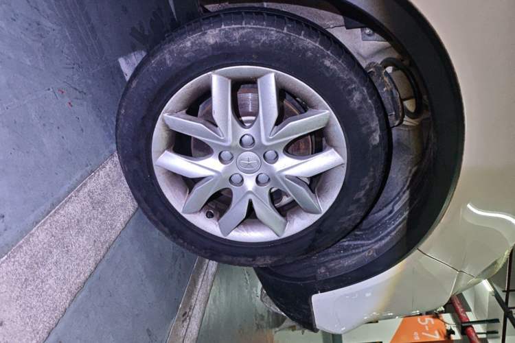 Used JAC Group Refine S3 2014 1.5L CVT Luxury Smart Model Right Front Wheel Hub