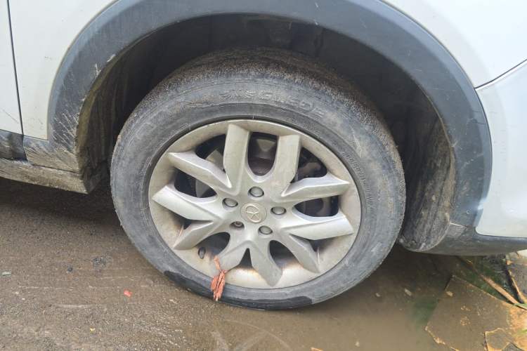 Used JAC Group Refine S3 2014 1.5L Manual Luxury Smart Model Right Front Wheel Hub