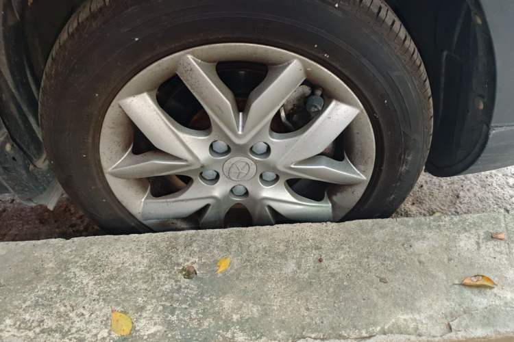 Used JAC Group Refine S3 2014 1.5L CVT Luxury Smart Model Right Front Wheel Hub