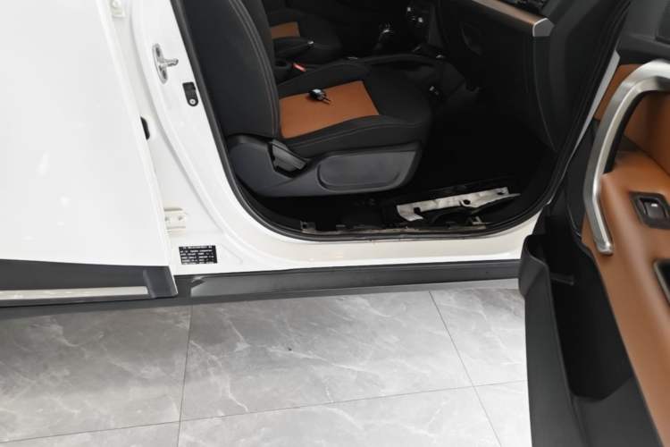 Used JAC Group Refine S3 2014 1.5L CVT Luxury Version Right Side Sill