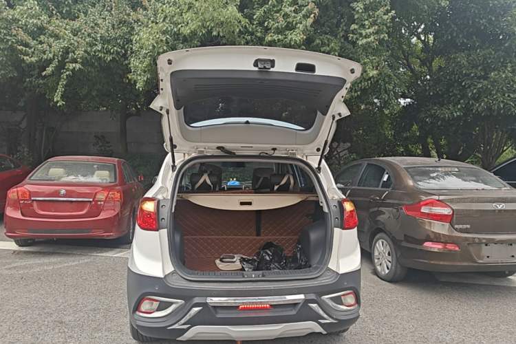 Used JAC Group Refine S3 2014 1.5L Manual Luxury Smart Model Trunk