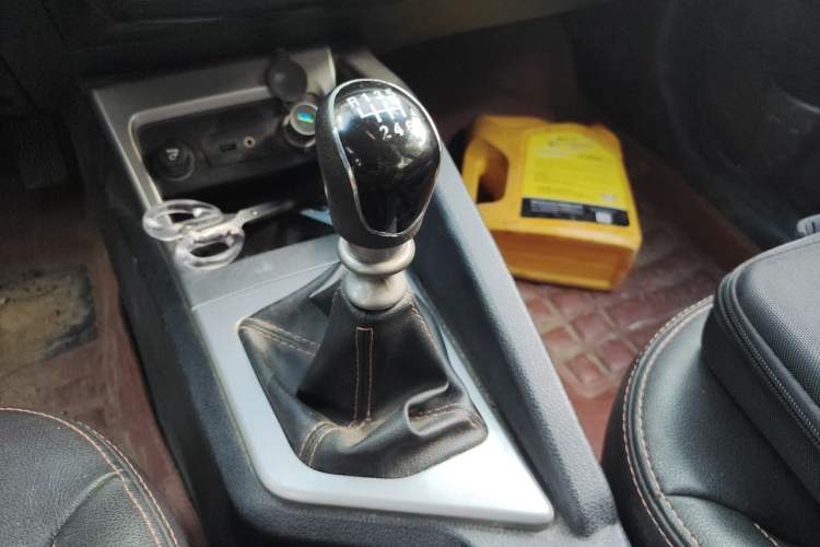 Used JAC Group Refine S3 2015 1.5L Manual Luxury Smart Deluxe Edition Gear Lever