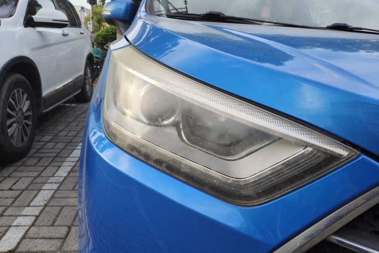 Used JAC Group Refine S3 2015 1.5L Manual Luxury Smart Deluxe Edition Right Front Headlight