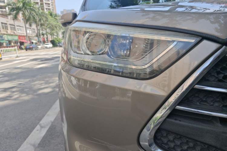Used JAC Group Refine S3 2015 1.5L Manual Luxury Smart Deluxe Edition Right Front Headlight