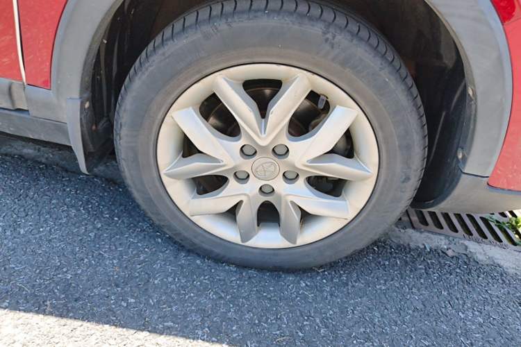 Used JAC Group Refine S3 2015 1.5L Manual Luxury Smart Deluxe Edition Right Front Wheel Hub