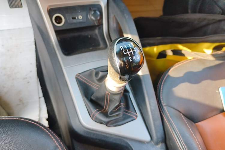Used JAC Group Refine S3 2015 1.5L Manual Luxury Smart Deluxe Edition Gear Lever