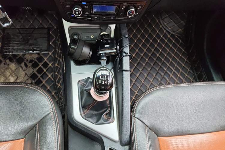Used JAC Group Refine S3 2015 1.5L Manual Luxury Smart Deluxe Edition Gear Lever