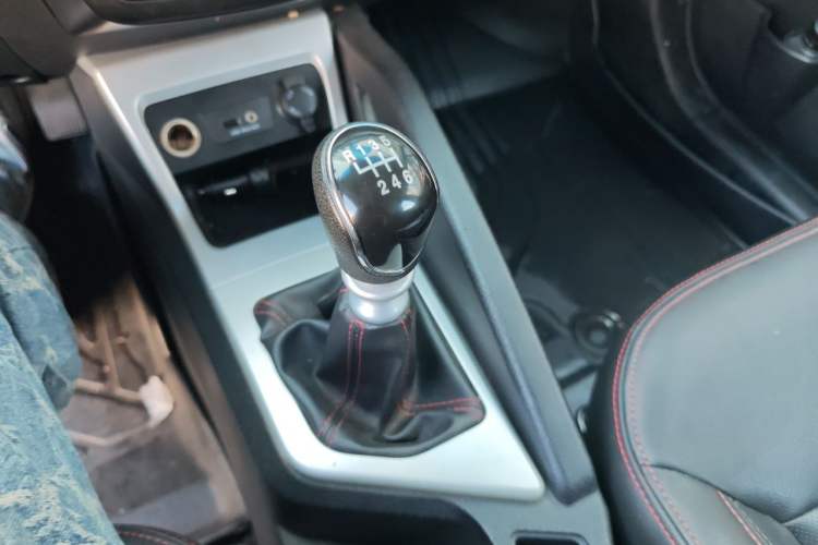 Used JAC Group Refine S3 2015 1.5L Manual Luxury Smart Deluxe Edition Gear Lever