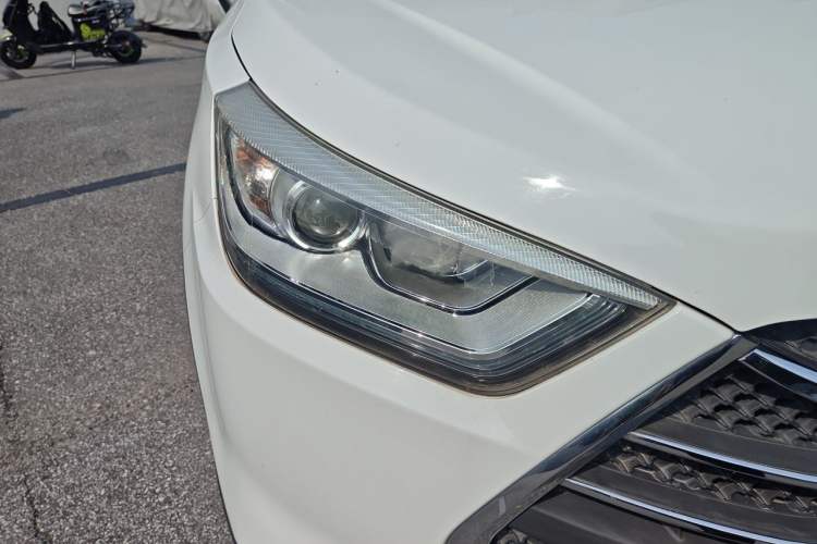 Used JAC Group Refine S3 2015 1.5L Manual Luxury Smart Deluxe Edition Right Front Headlight