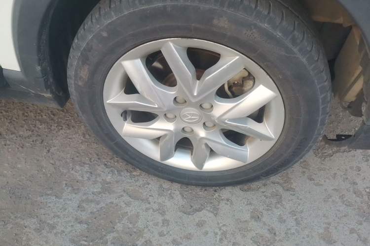 Used JAC Group Refine S3 2015 1.5L Manual Luxury Smart Deluxe Edition Right Front Wheel Hub
