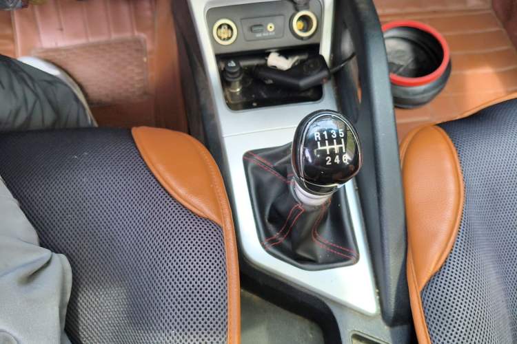 Used JAC Group Refine S3 2016 1.5L Manual Luxury Smart Premium Edition Gear Lever