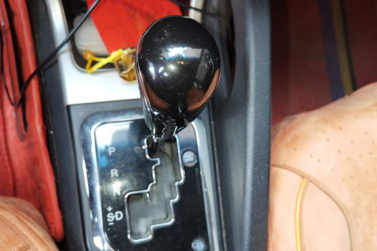 Used JAC Group Refine S3 2016 1.5L CVT Luxury Smart Version Gear Lever