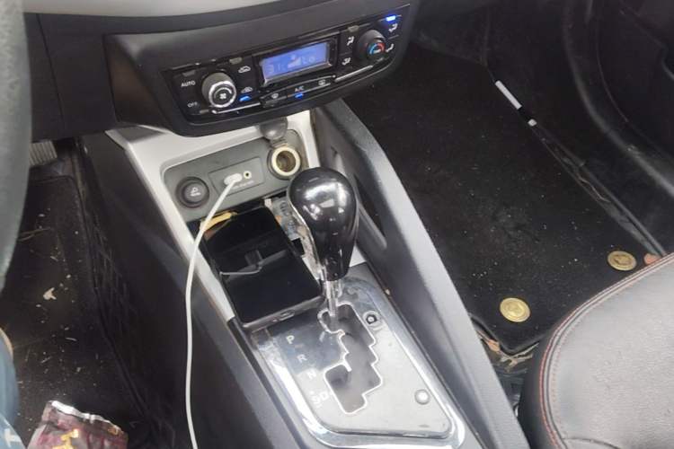 Used JAC Group Refine S3 2016 1.5L CVT Luxury Smart Version Gear Lever