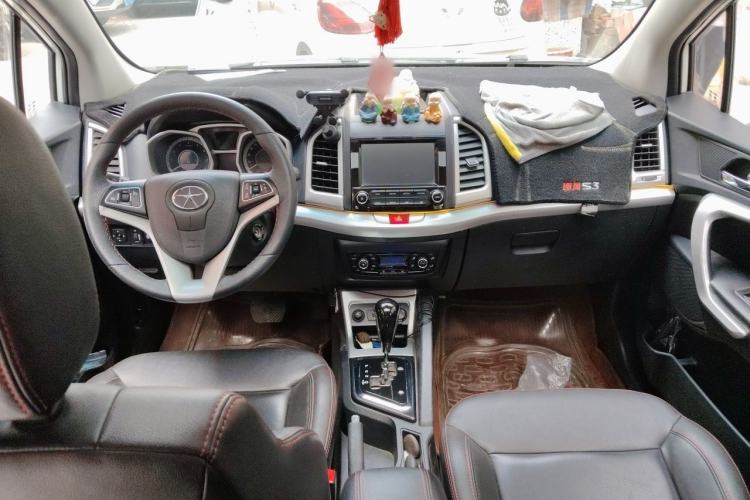 Used JAC Group Refine S3 2016 1.5L CVT Luxury Smart Premium Edition Center Console