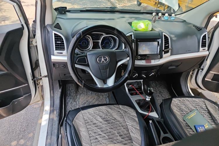 Used JAC Group Refine S3 2016 1.5L Manual Luxury Model Center Console