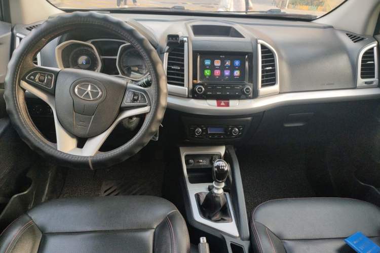 Used JAC Group Refine S3 2016 1.5L Manual Luxury Smart Version Center Console