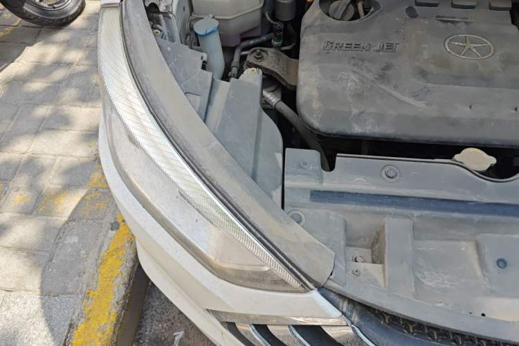 Used JAC Group Refine S3 2016 1.5L Manual Luxury Smart Version Engine Bay Right