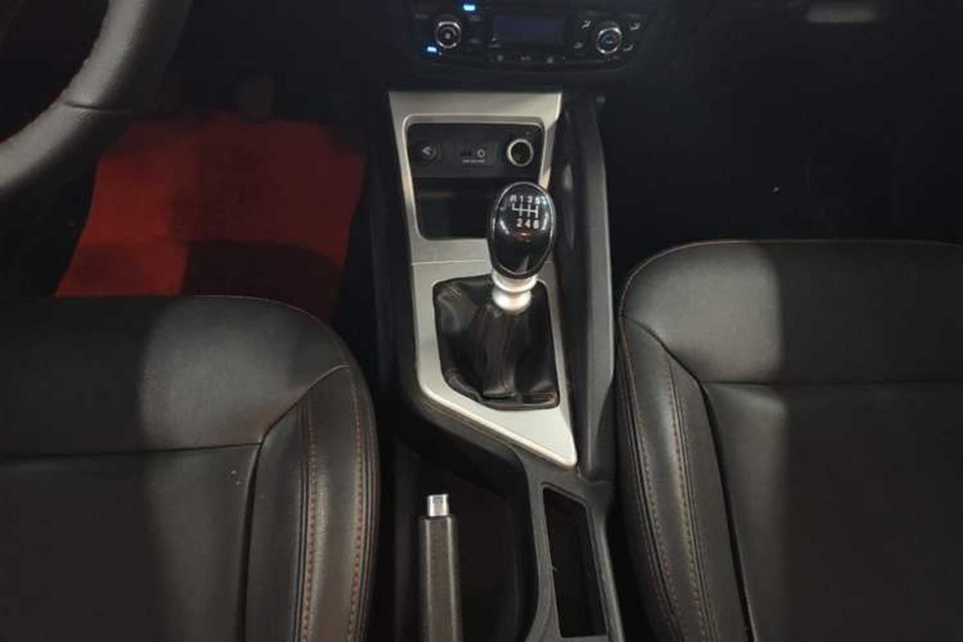 Used JAC Group Refine S3 2016 1.5L Manual Luxury Smart Version Gear Lever