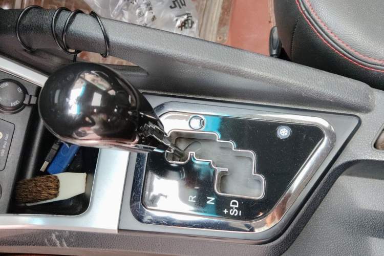 Used JAC Group Refine S3 2016 1.5L CVT Luxury Smart Premium Edition Gear Lever