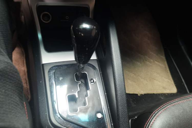 Used JAC Group Refine S3 2016 1.5L CVT Luxury Smart Version Gear Lever
