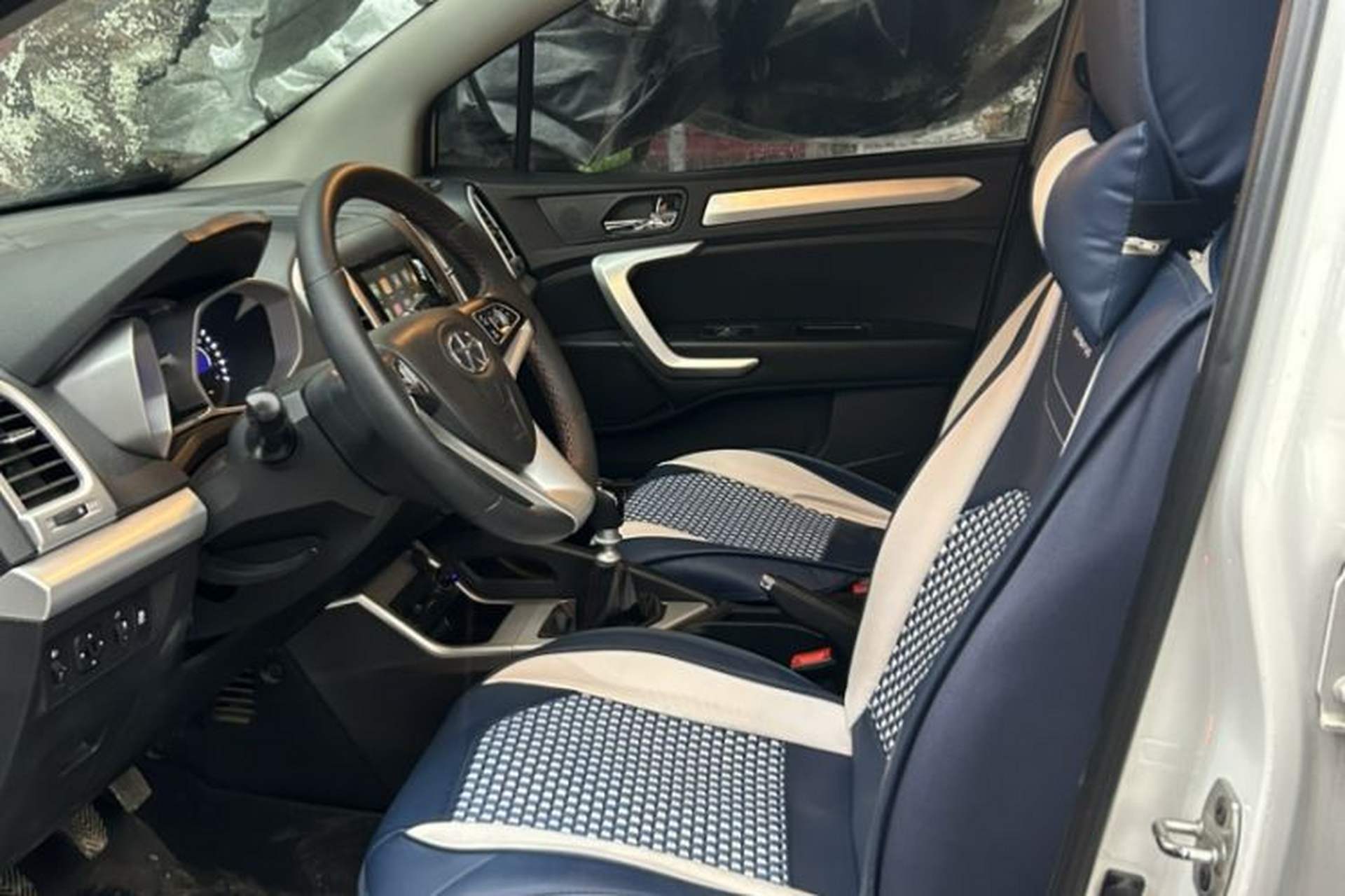 Used JAC Group Refine S3 2016 1.5L Manual Luxury Smart Version Interior 4