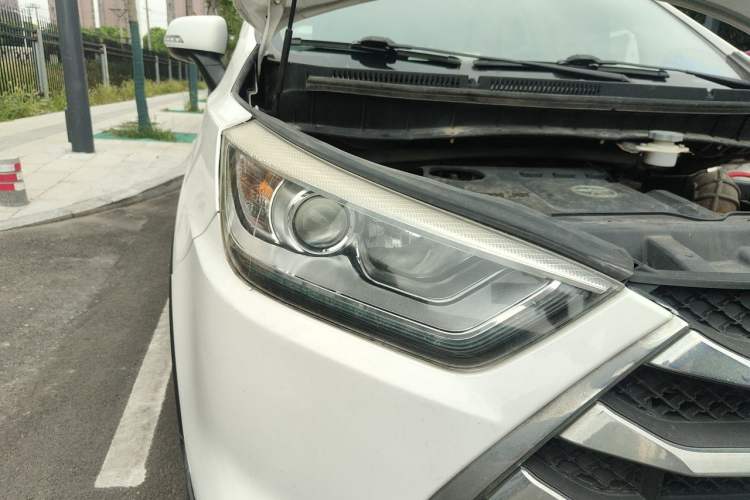 Used JAC Group Refine S3 2016 1.5L Manual Luxury Smart Version Right Front Headlight