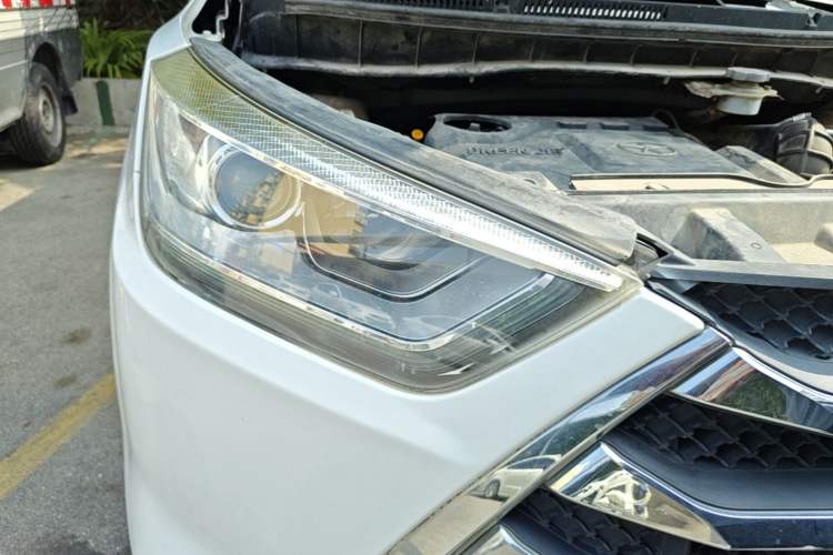 Used JAC Group Refine S3 2016 1.5L Manual Luxury Smart Version Right Front Headlight