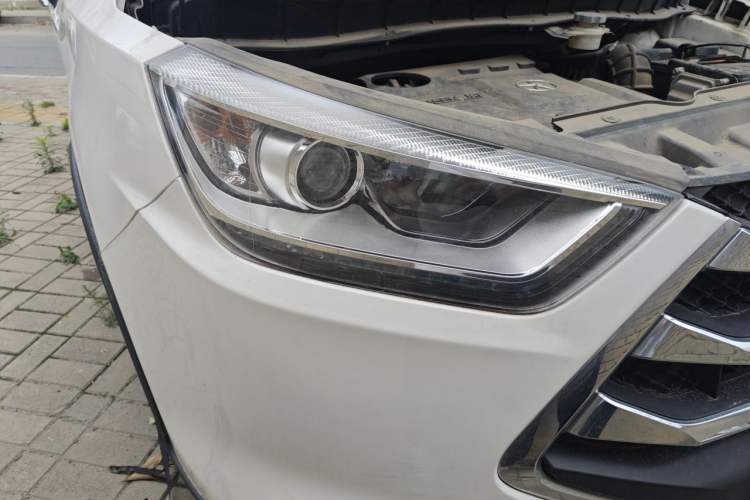 Used JAC Group Refine S3 2016 1.5L Manual Luxury Smart Version Right Front Headlight