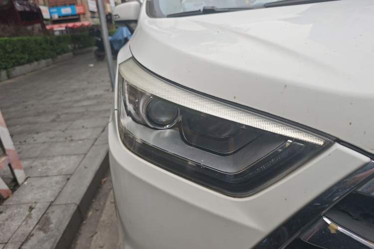 Used JAC Group Refine S3 2016 1.5L CVT Luxury Smart Version Right Front Headlight